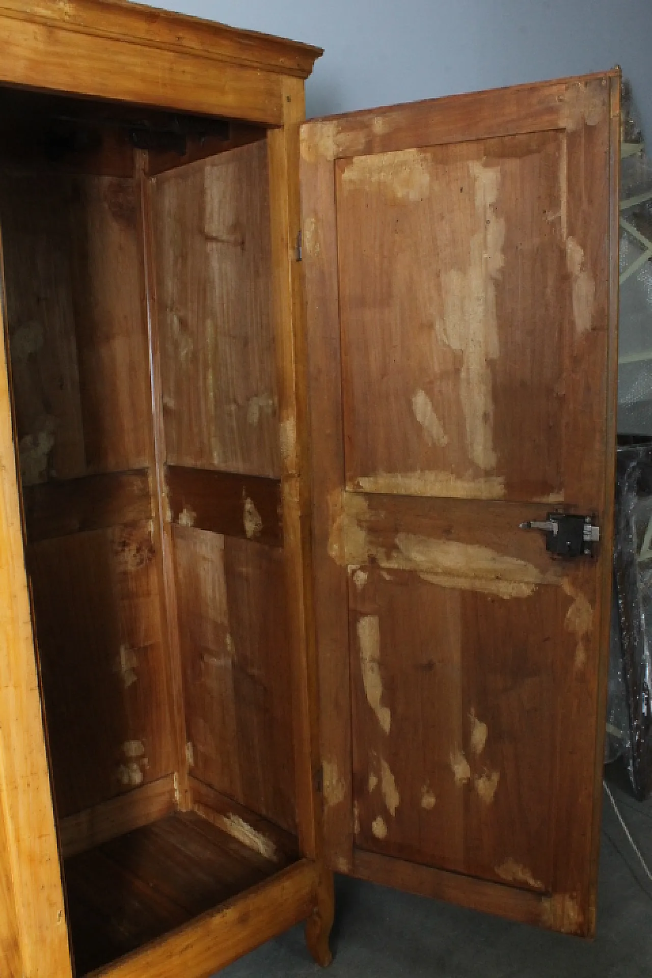 Antique Tuscan wardrobe in natural poplar, 18th century 10