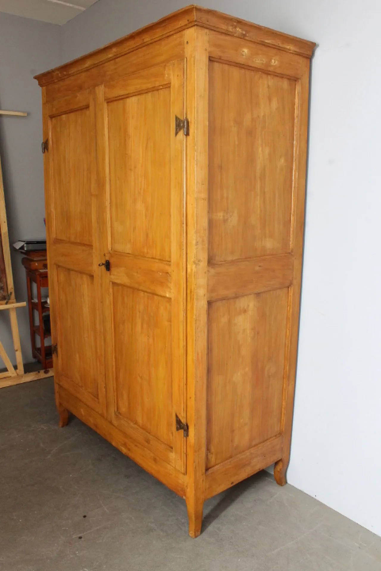 Antique Tuscan wardrobe in natural poplar, 18th century 13