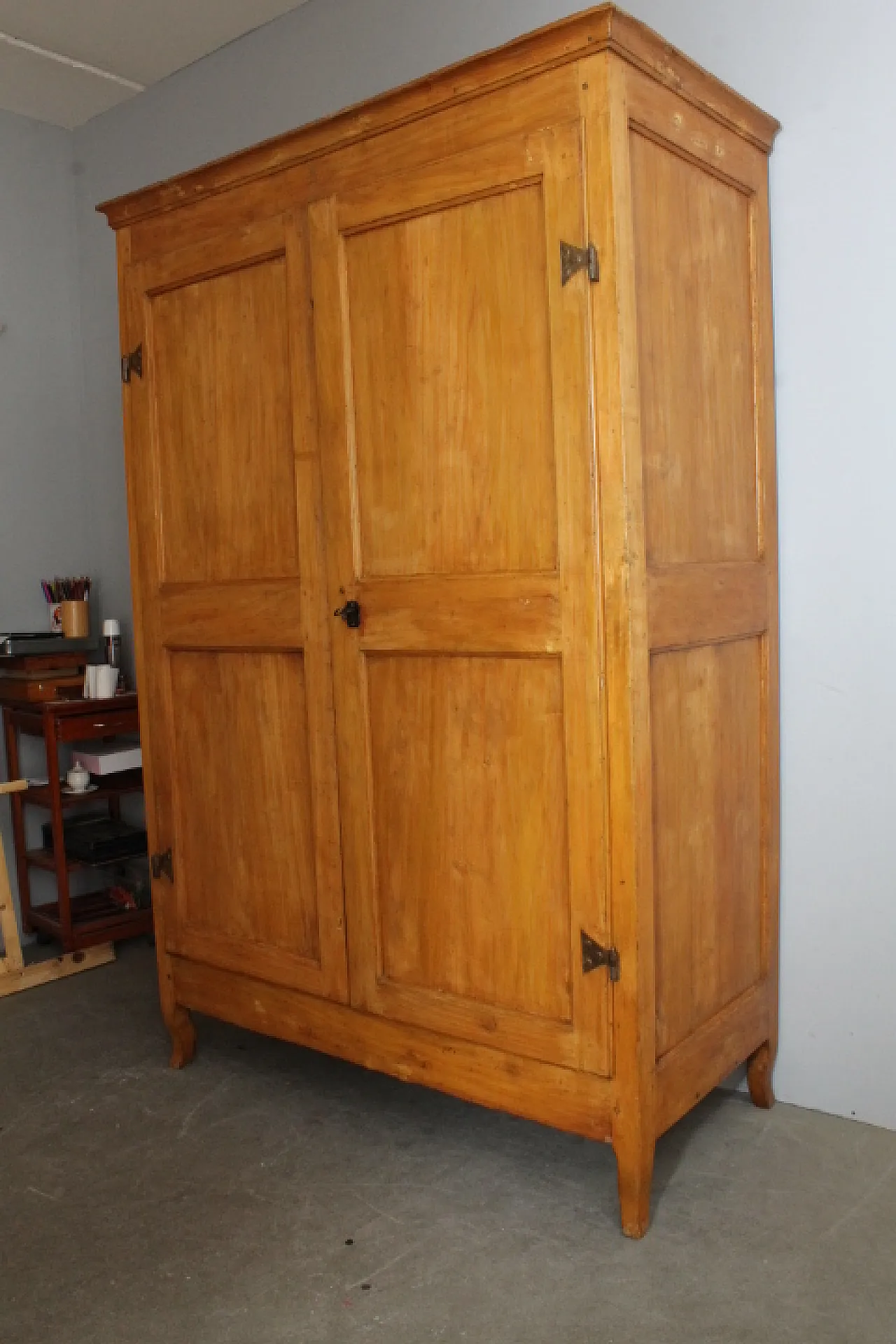 Antique Tuscan wardrobe in natural poplar, 18th century 14