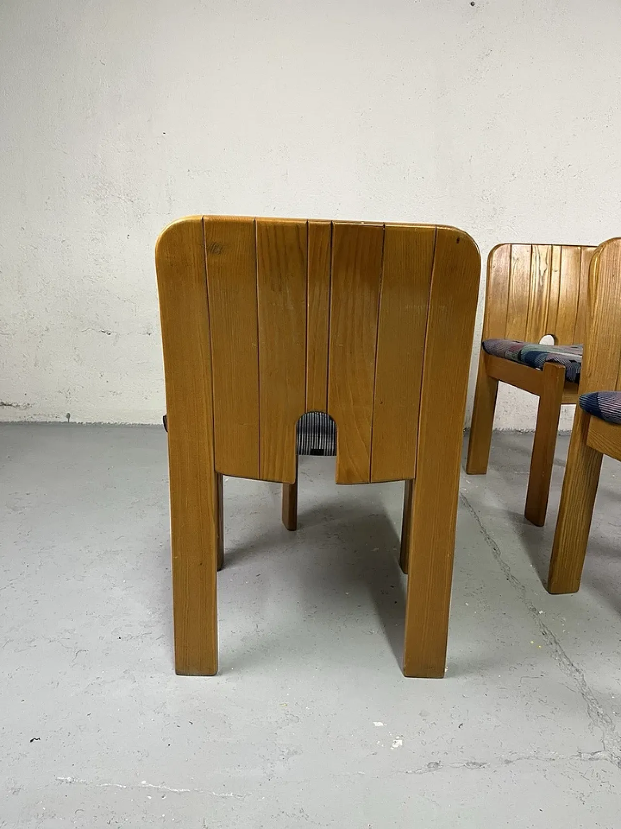 4 Missoni-style wooden and fabric chairs, 1960s 13