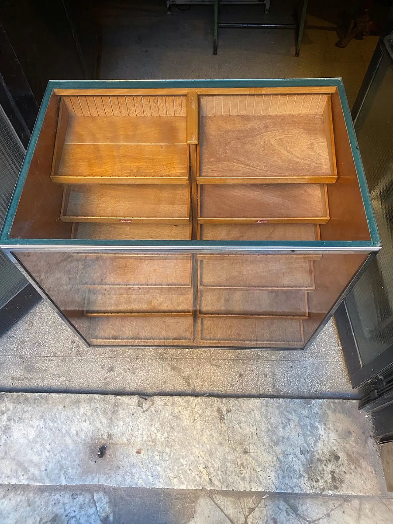 Shop display cabinet, 1950s 6