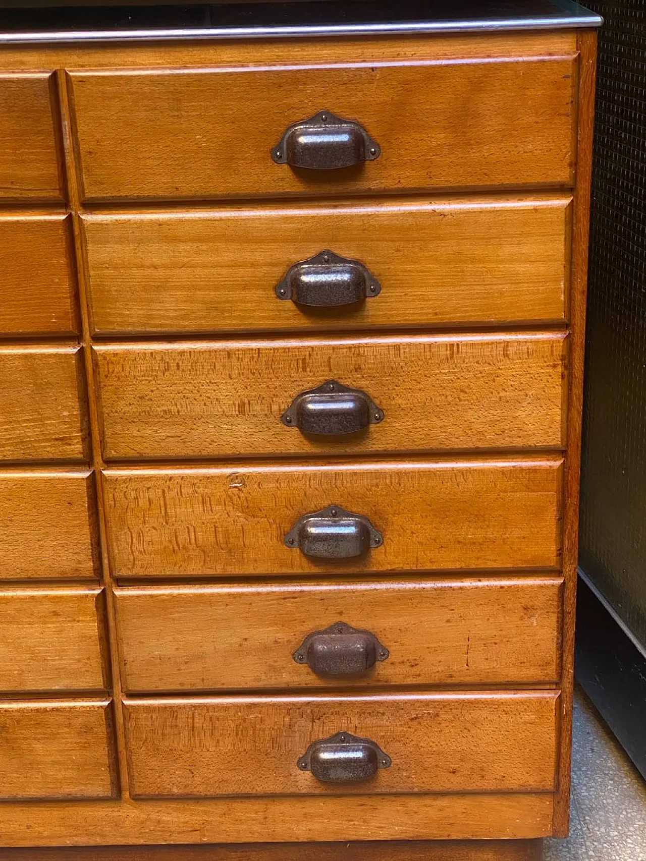 Shop display cabinet, 1950s 10