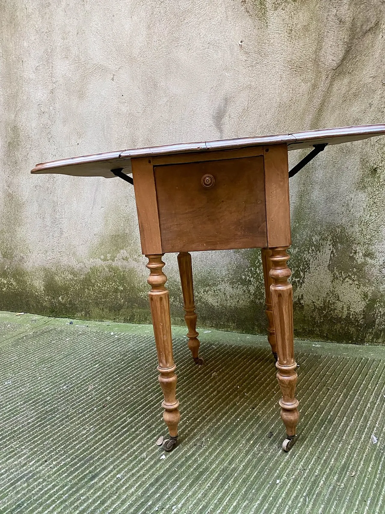 Wooden coffee table, early 20th century 3